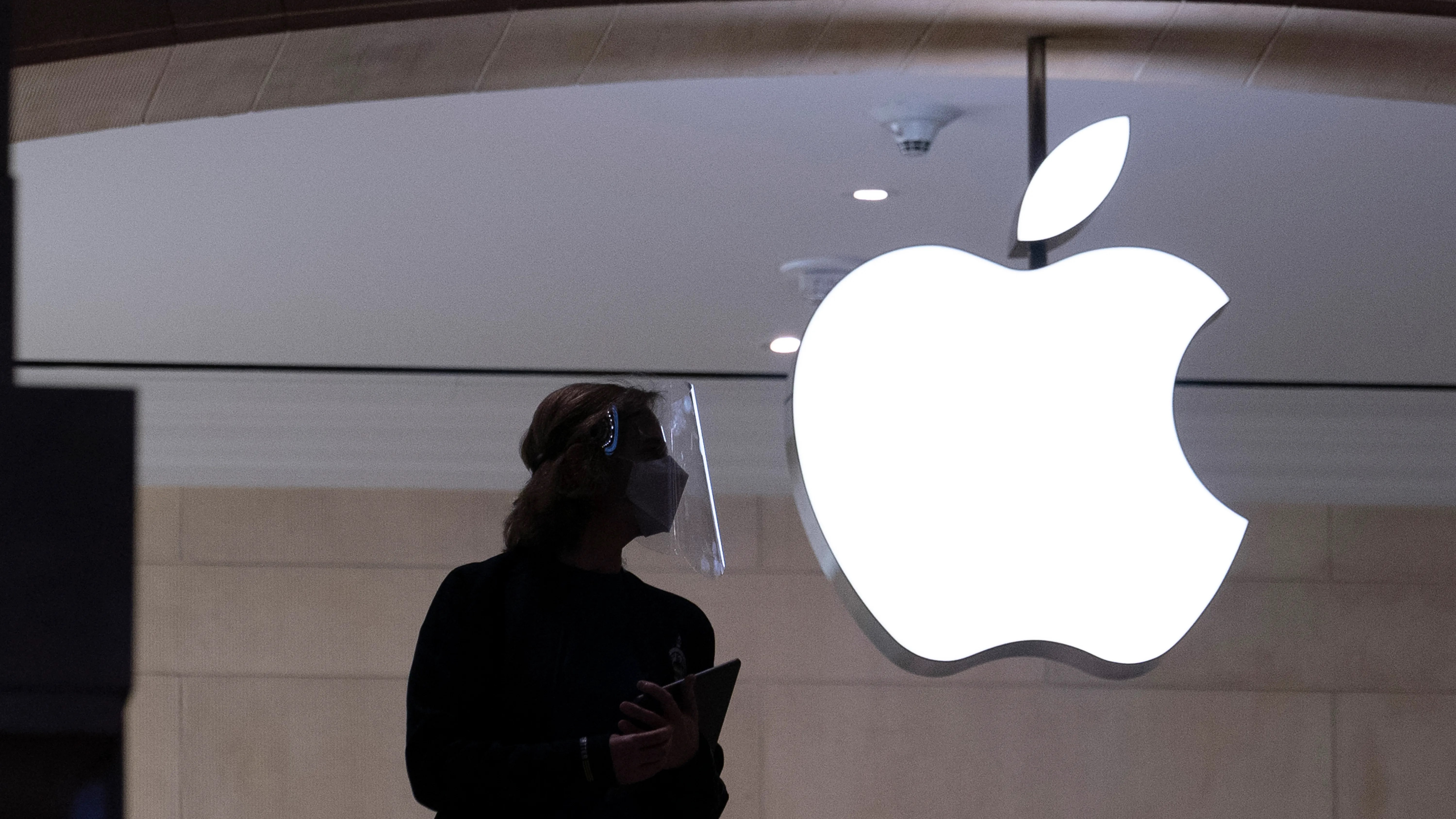 The U.S. Justice Department's high-profile case against Apple for alleged smartphone market monopolization was reassigned to U.S. District Judge Julien Neals in New Jersey.
Image Source: abc8 News