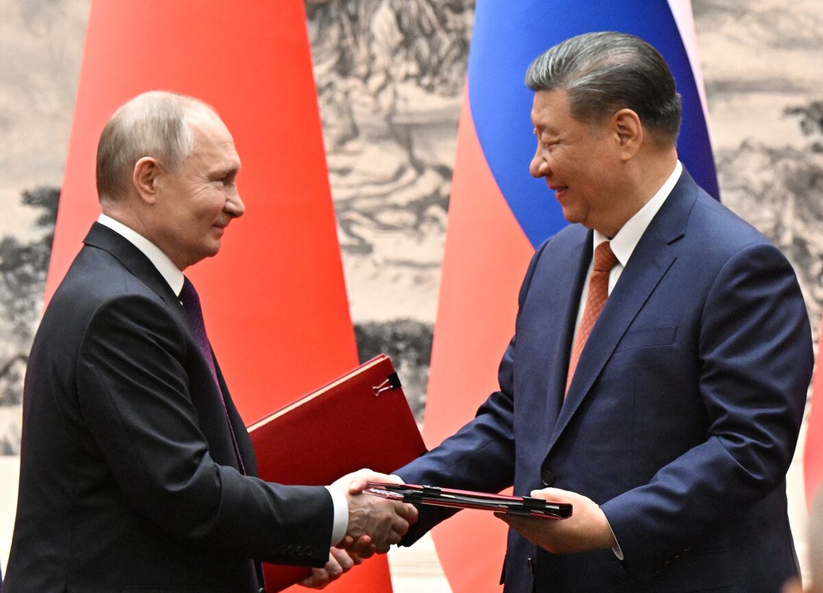 At the June 13-15 G7 summit in Italy, hosted by Prime Minister Giorgia Meloni, leaders will focus on the implications of growing Chinese-Russian trade on Ukraine during their private meetings.
Image Source: Bloomberg