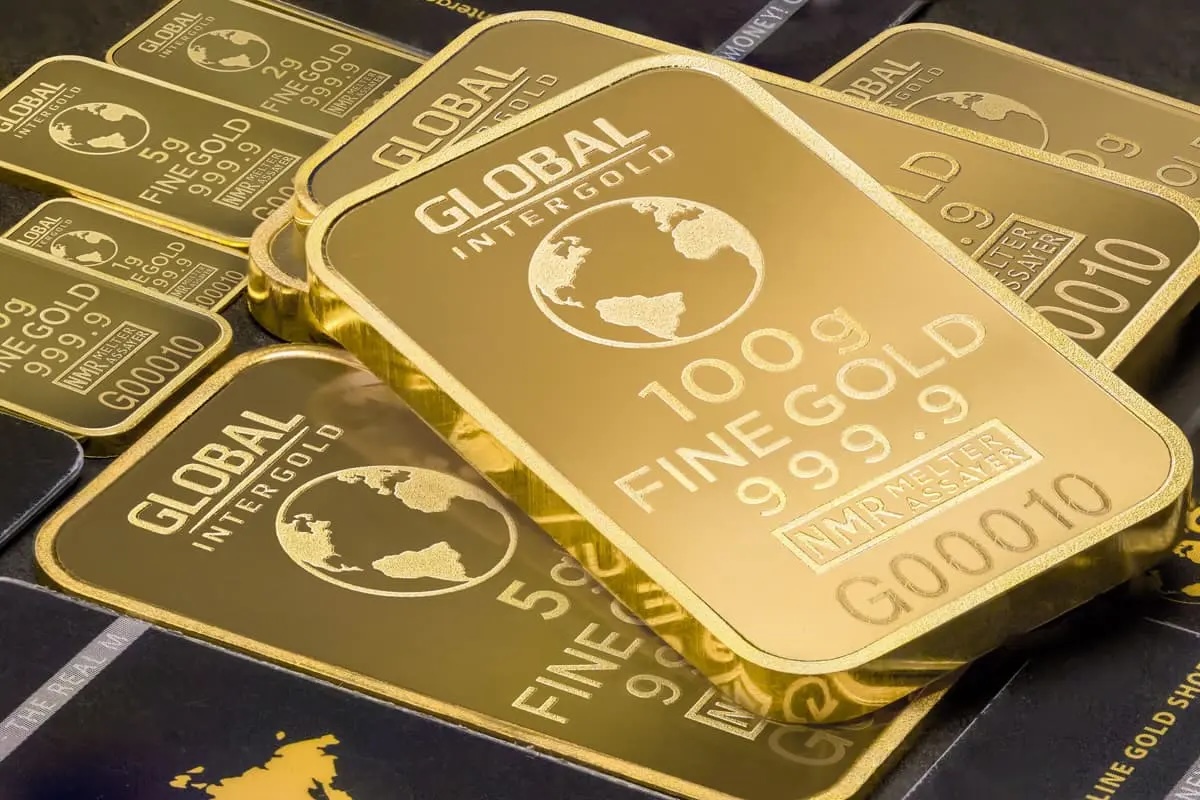 Gold surges to a new record high of USD 2,567.93, driven by dollar weakness.
Image Source: The Edge Malaysia